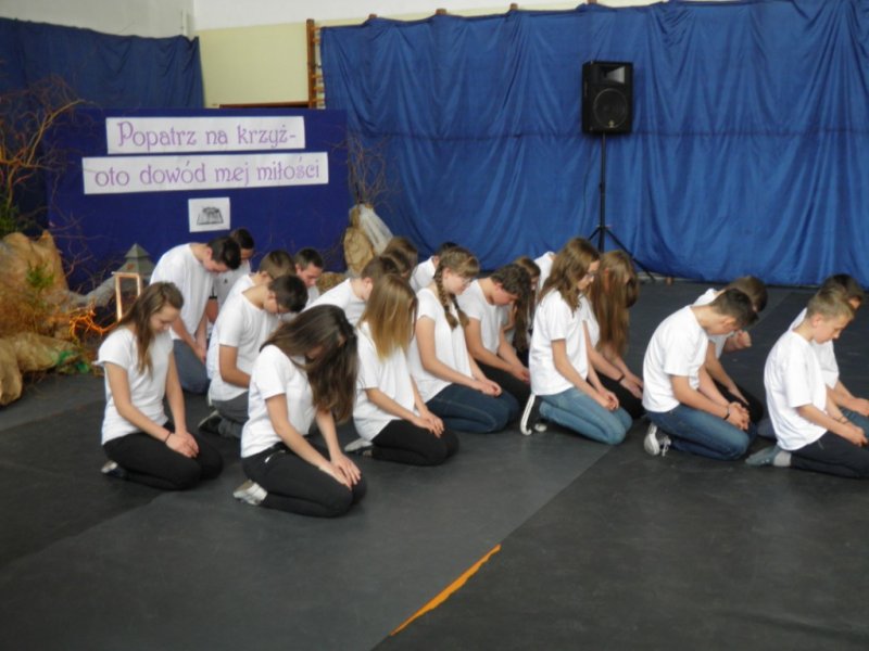 Popatrz na krzyż - misterium wielkanocne